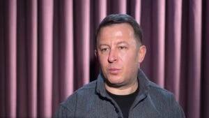 Yemekteyiz Gökhan Sağırkaya kimdir, kaç yaşında? Yemekteyiz Gökhan ses tonuyla Zuhal Topal’ı mest etti