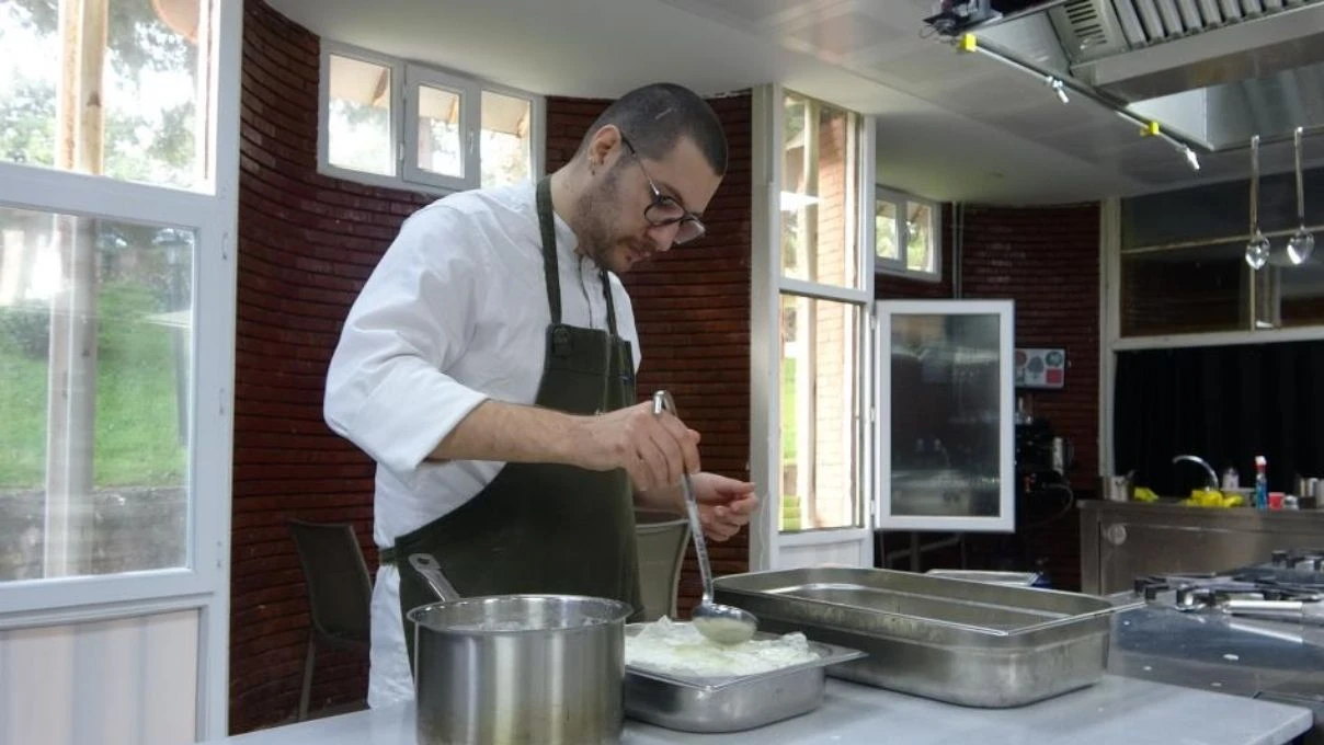 Saraydan iftar sofralarına 600 yıllık lezzet! Sultanların tatlısı güllaç 8 Asli 42