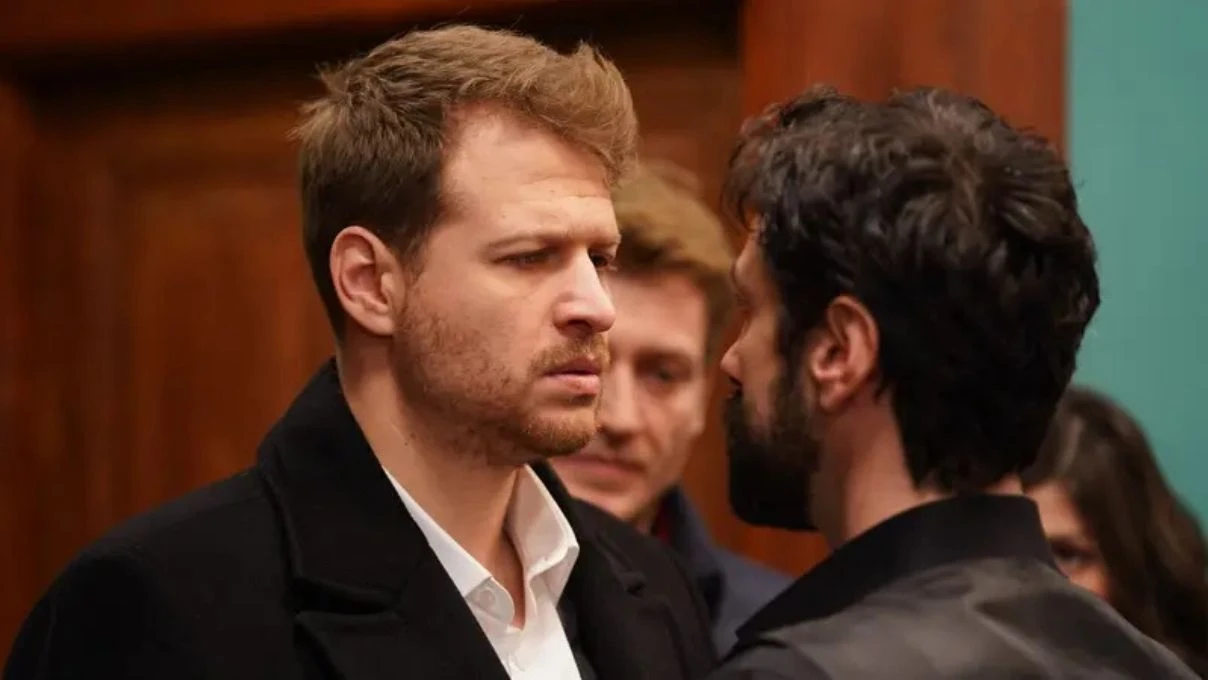 Fenomen projeye veda edeceği söylenmişti! Aytek Şayan'ın Taşacak Bu Deniz dizisinden ayrılacağı iddialarına cevap geldi! 5 Fenomen projeye veda edeceği söylenmişti! Aytek Şayan'ın Taşacak Bu Deniz dizisinden ayrılacağı iddialarına cevap geldi!