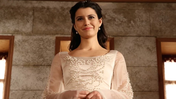 Beren Saat 4