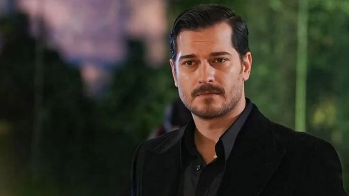 Çağatay Ulusoy kız isteme törenine katıldı! Ünlü oyuncu yakın arkadaşını mutlu gününde yalnız bırakmadı