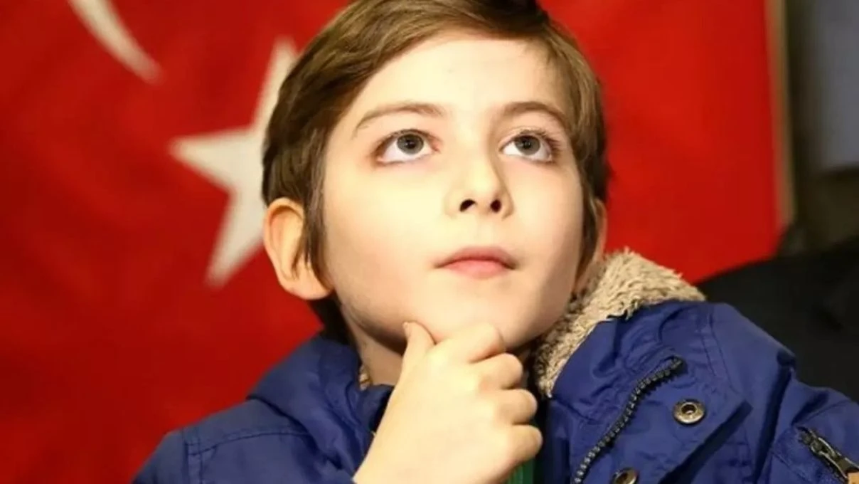 Filozof Atakan uzun bir aradan sonra ortaya çıktı! Yeni imajıyla herkesi şaşkına çevirdi