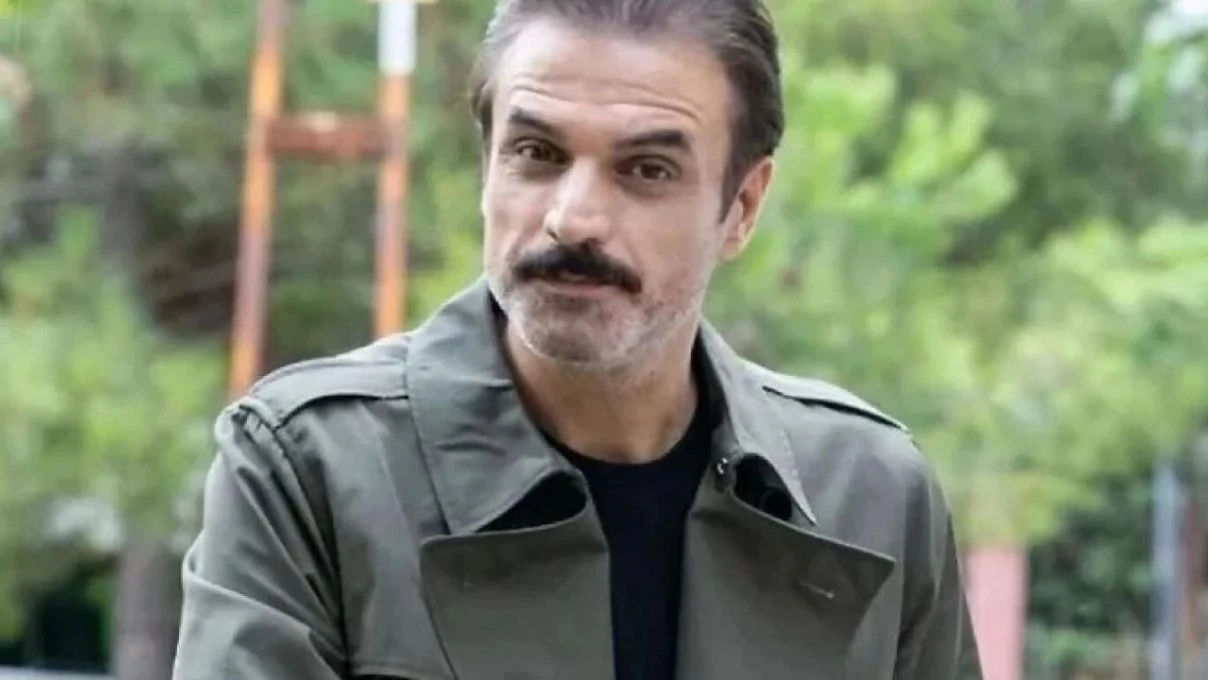 Karaciger nakli olan Ufuk Ozkandan aile pozu Oyuncu annesi ve kardesleriyle pozunu paylasti