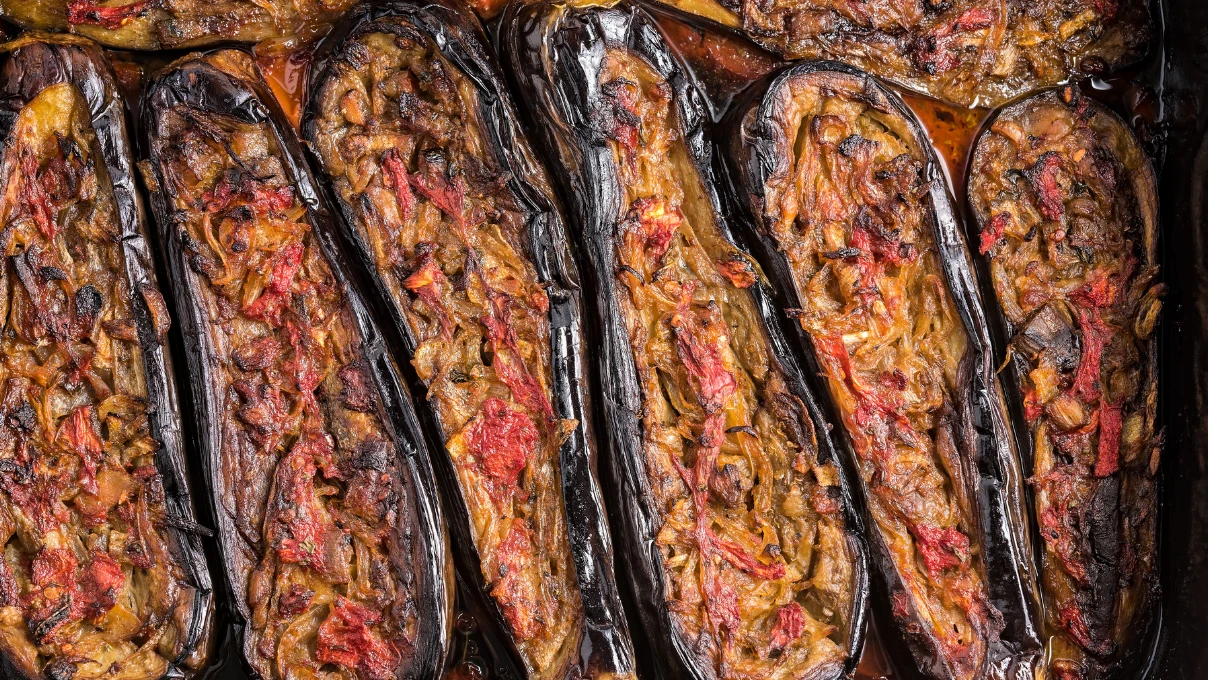 Kokusu ile ramazan 2026 sofralarınızı şenlendirecek! Mis gibi Karnıyarık tarifi 4 Karniyarik 1