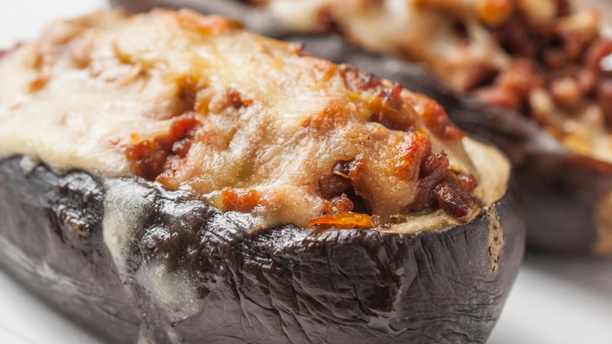 Kokusu ile ramazan 2026 sofralarınızı şenlendirecek! Mis gibi Karnıyarık tarifi 5 Karniyarik 3