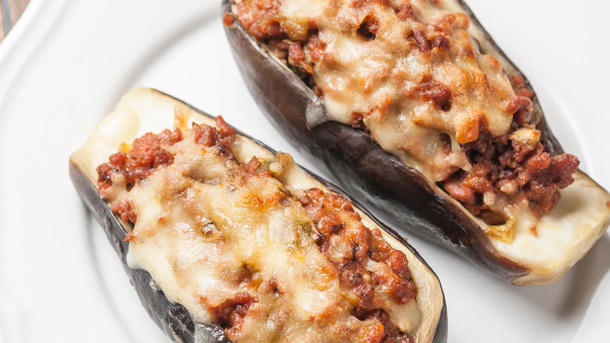 Kokusu ile ramazan 2026 sofralarınızı şenlendirecek! Mis gibi Karnıyarık tarifi 6 Karniyarik 4