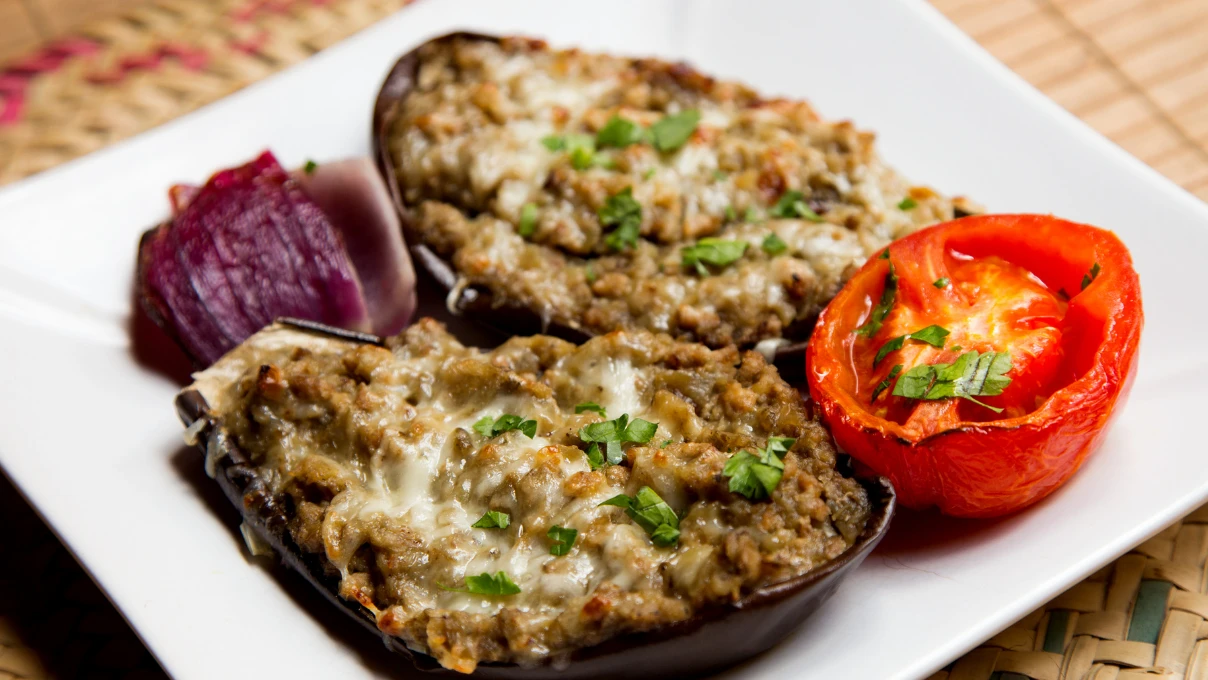 Kokusu ile ramazan 2026 sofralarınızı şenlendirecek! Mis gibi Karnıyarık tarifi 7 Karniyarik 6