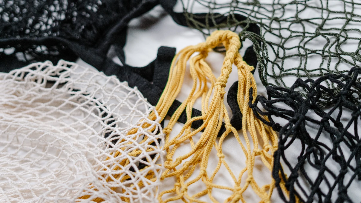 Kombinlerin şıklığını artıracak yepyeni örgü çanta modelleri 2026 6 Orgu 4