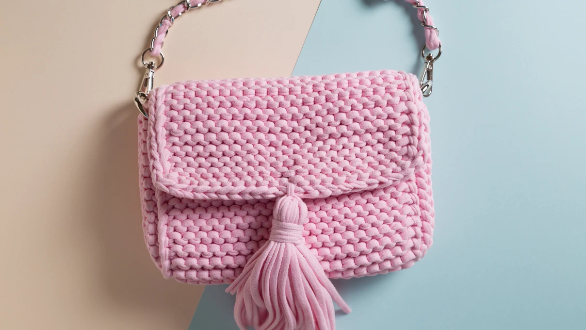Kombinlerin şıklığını artıracak yepyeni örgü çanta modelleri 2026 8 Orgu 6