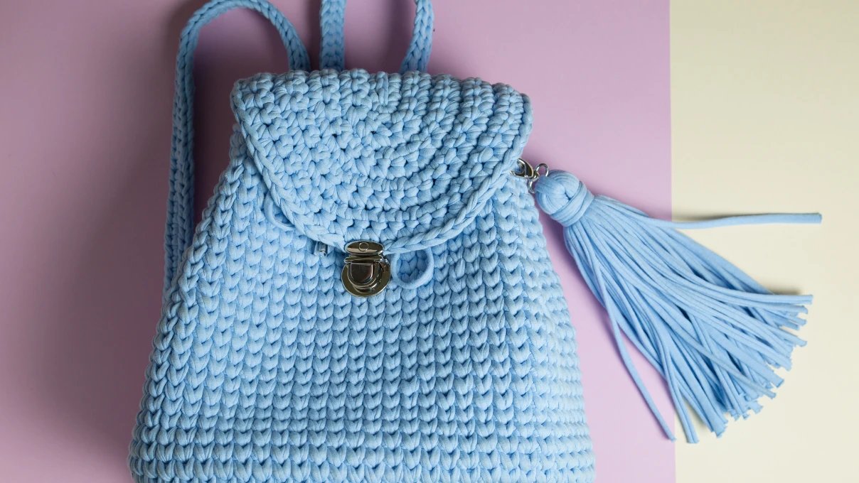 Kombinlerin şıklığını artıracak yepyeni örgü çanta modelleri 2026 9 Orgu 7