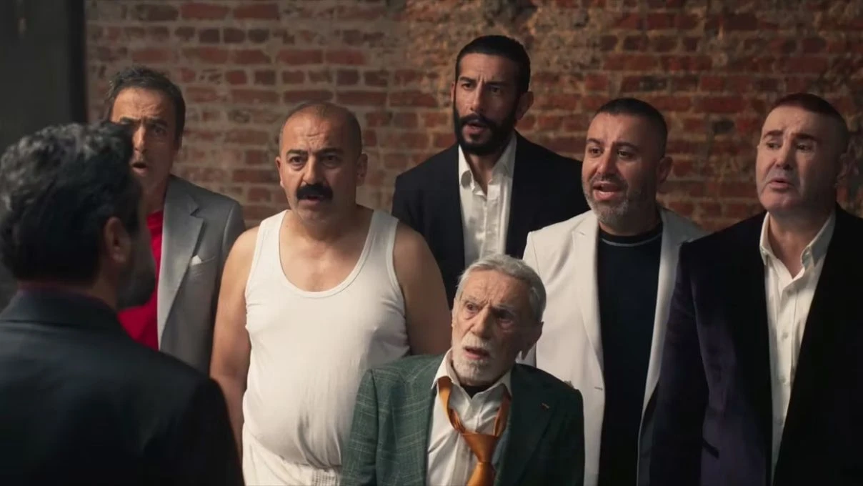 Şafak Sezer’e emniyet güçlerinden baskın! 'Siz burada kumar oynatıyorsunuz...'