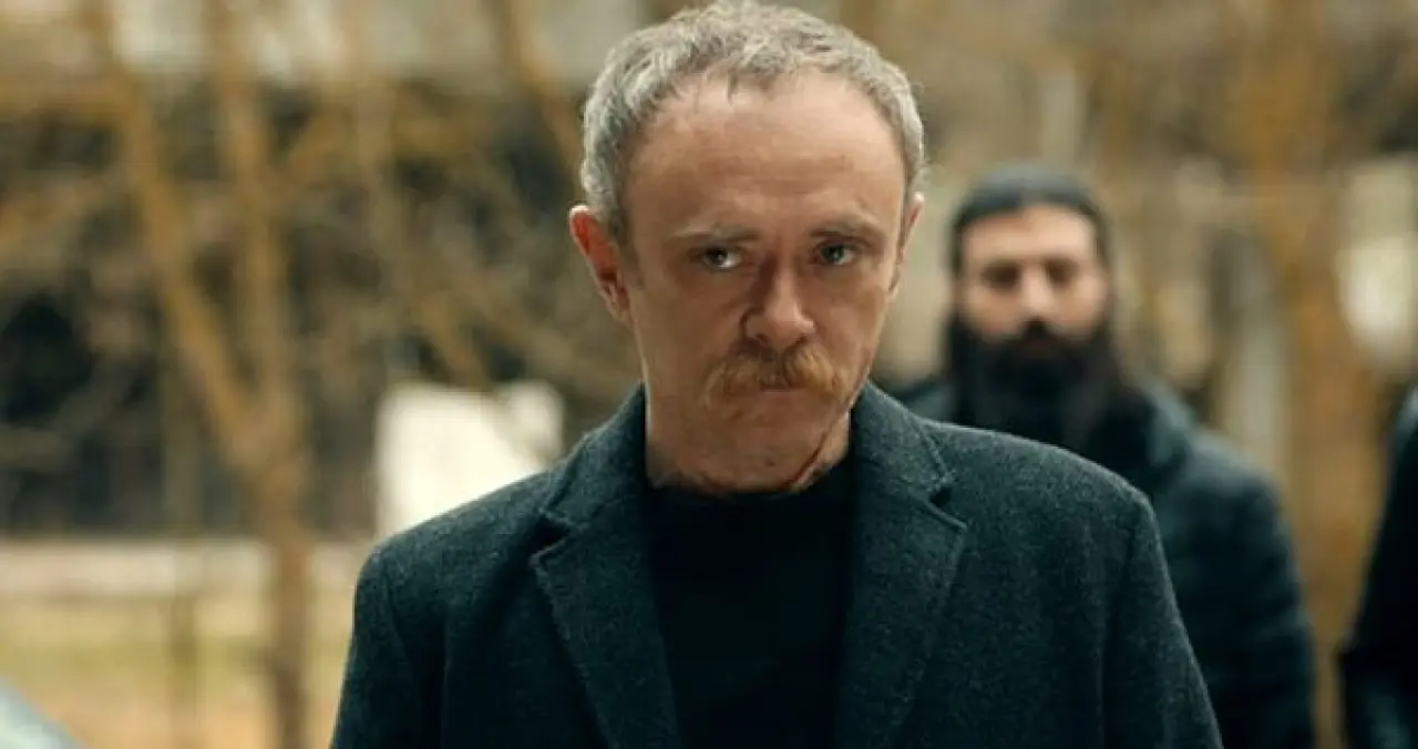 Tansu Biçer dünya sahnesine ‘Sarı Zarflar’la açılıyor! En iyi başrol oyuncu performansı ödülüne aday 7 Tansu Bicer 3