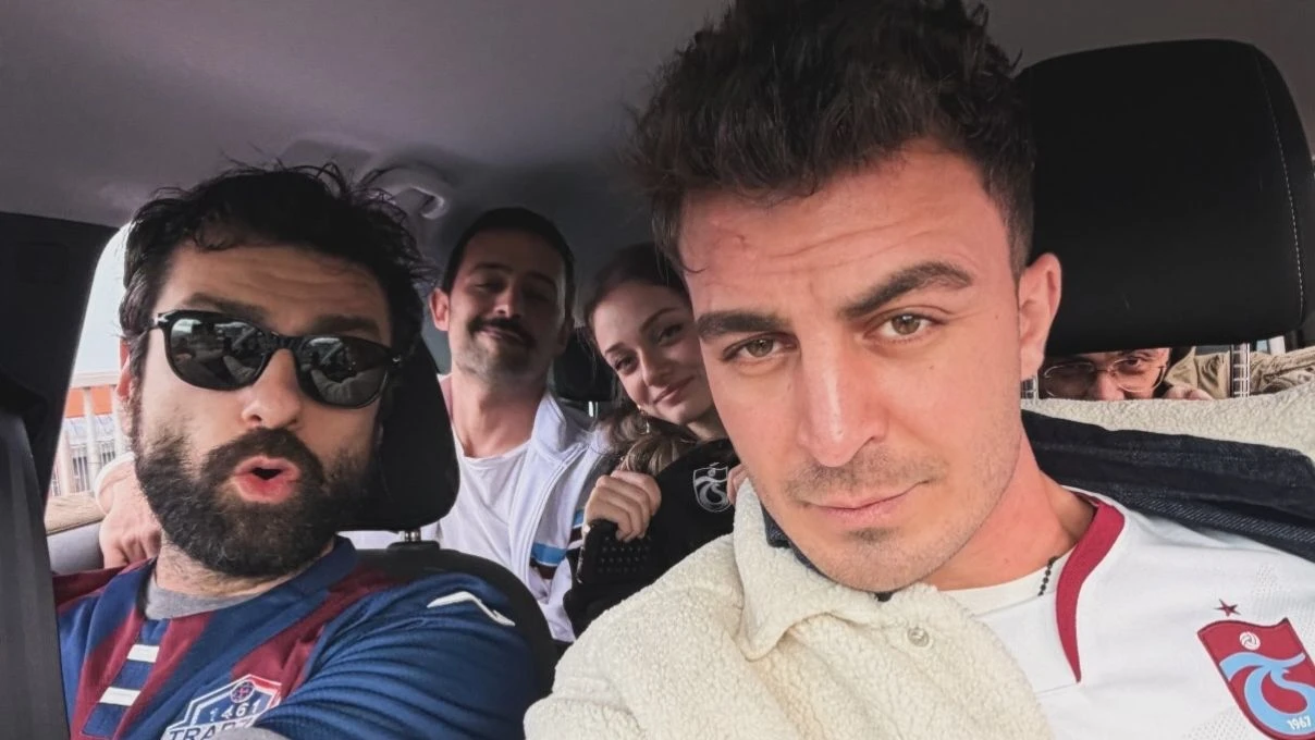 Taşacak Bu Deniz oyuncuları Trabzonspor-Fenerbahçe maçını tribünden izledi! Ünlü oyuncular derbi heyecanını sosyal medya hesabından paylaştı