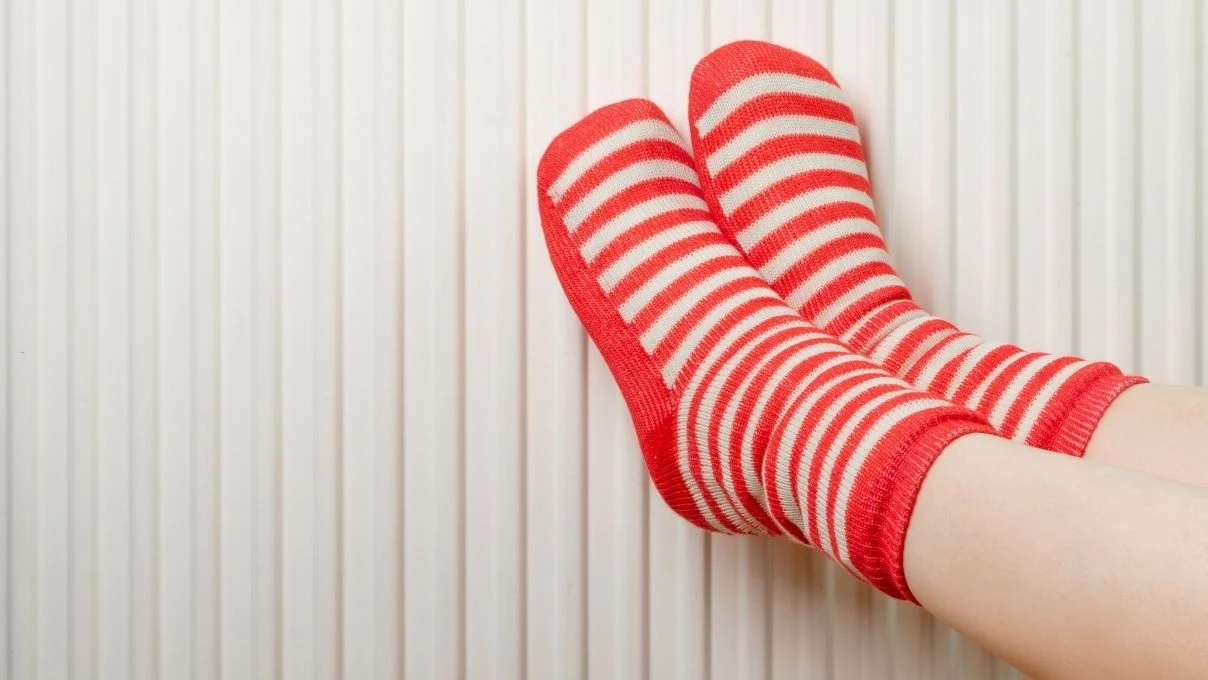 Yaz kış ayak üşümesi yaşıyorsanız! Herkes kansızlık sanır ama sorun başka