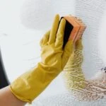 Cam ve aynalarda izi yok eden yöntem! Tozları hayatınızdan çıkartacak karışım