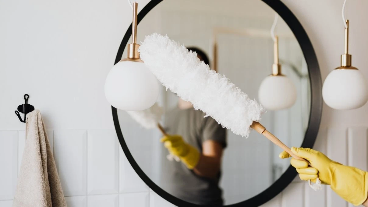 Cam ve aynalarda izi yok eden yöntem! Tozları hayatınızdan çıkartacak karışım