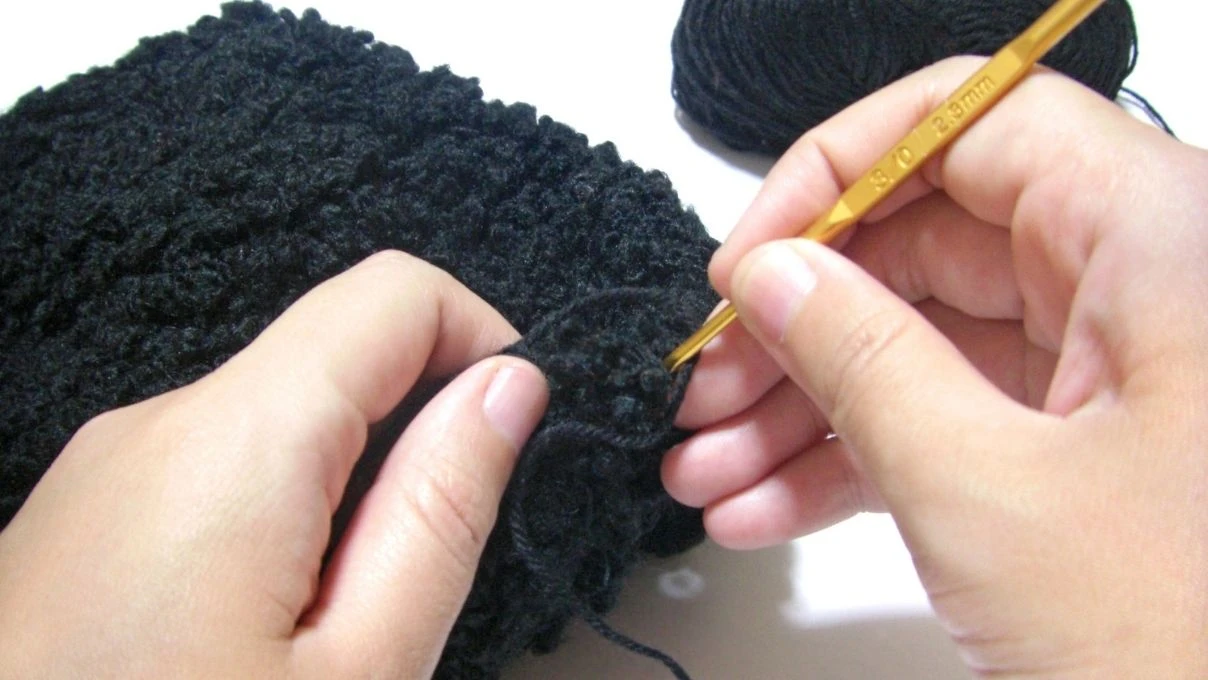 Sonbaharda bile şıklığınızı artıracak örgü fular modelleri 2026!