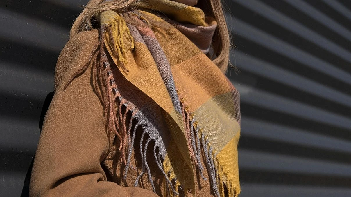 Sonbaharda bile şıklığınızı artıracak örgü fular modelleri 2026!