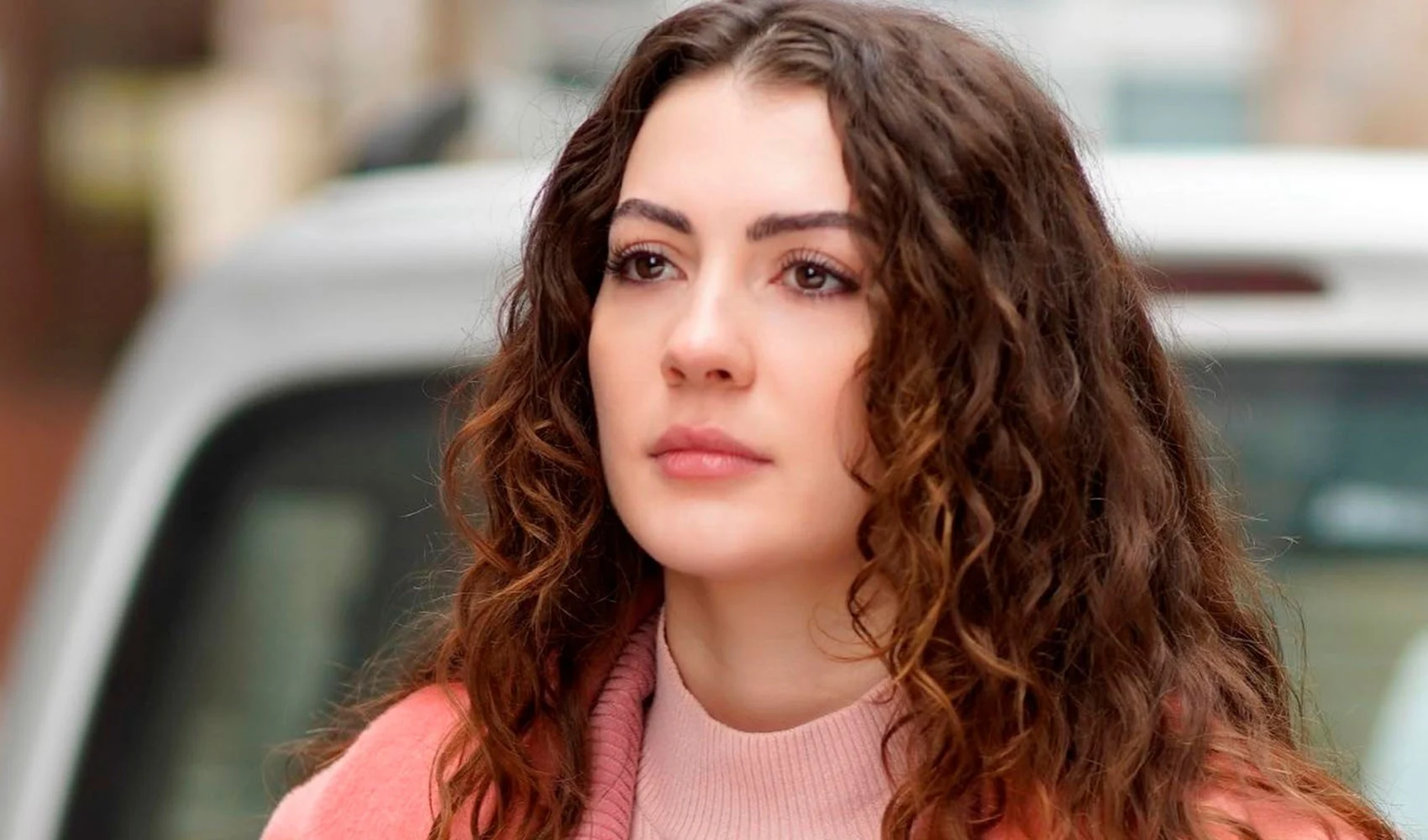 kapak unlu oyuncu burcu ozberkin aci gunu 708288