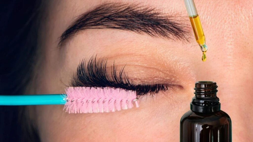 Kaş kirpikleri hem uzatıyor hem parlatıyor! E vitamini deposu yağ