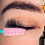 Kaş kirpikleri hem uzatıyor hem parlatıyor! E vitamini deposu yağ