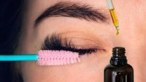 Kaş kirpikleri hem uzatıyor hem parlatıyor!