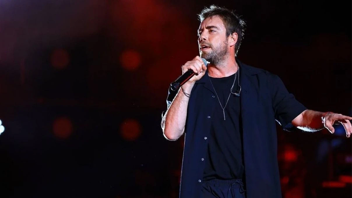 Murat Dalkılıç 12. burun ameliyatını oldu! Başarılı şarkıcı tekrardan 13. kez ameliyat olacak 7 Murat Dalkılıç 12. burun ameliyatını oldu! Başarılı şarkıcı tekrardan 13. kez ameliyat olacak