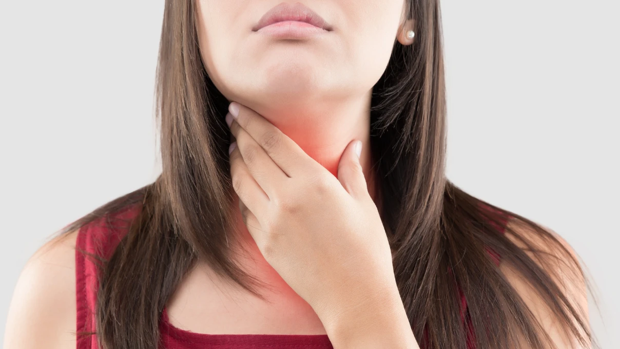 Boğaz ağrısını hafifletmeye karşı bir yemek kaşığı yeterli! Evde doğal çözüm 5 oksuruk surubu 2