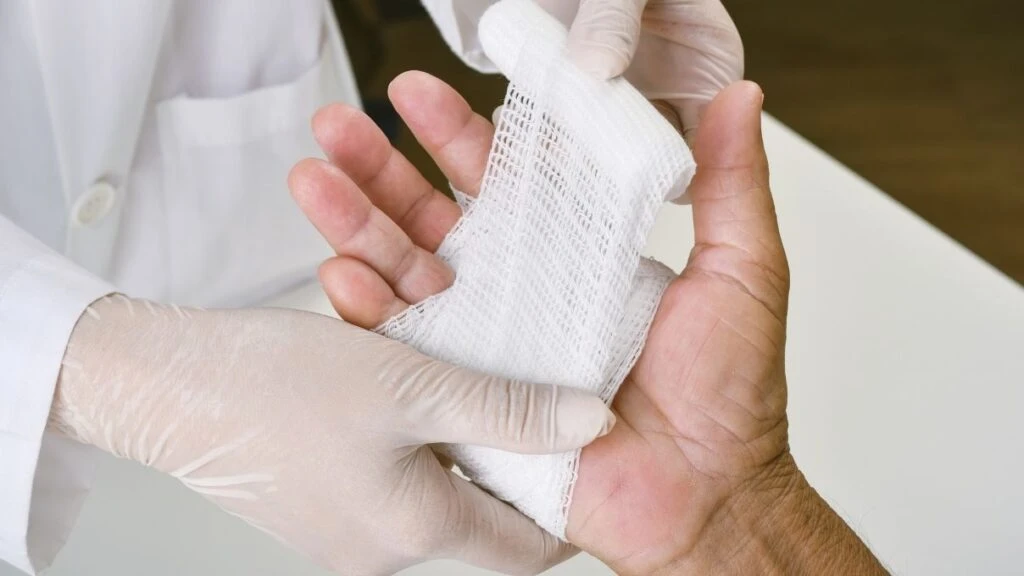 Evde kesik pansumanı nasıl yapılır? Açık yaraya pansuman yaparken nelere dikkat edilmeli?
