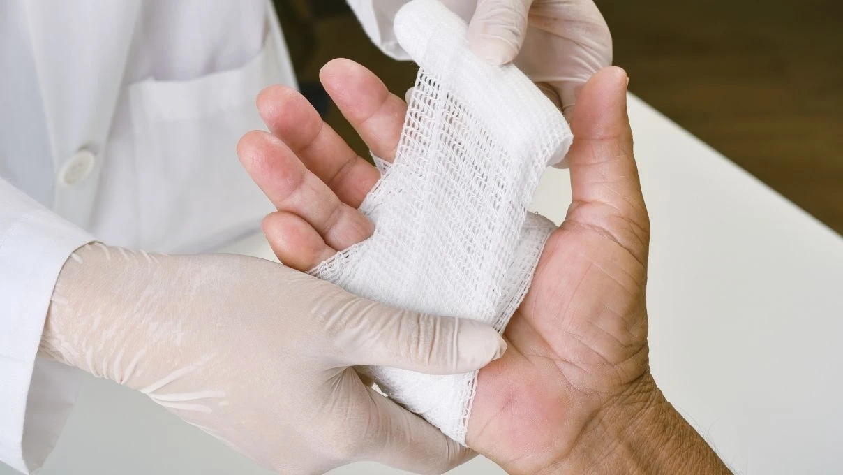 Evde kesik pansumanı nasıl yapılır? Açık yaraya pansuman yaparken nelere dikkat edilmeli?