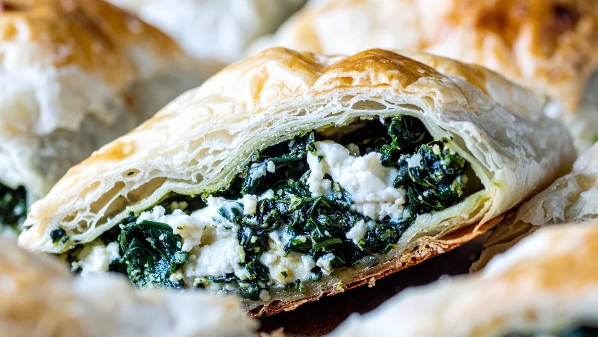 Evde kalan yeşilliklerle sağlıklı börek yapımı! Yufka ama başka yufka