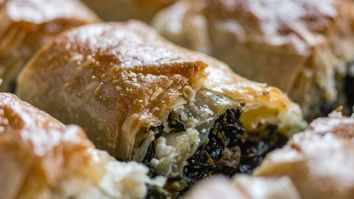 Evde kalan yeşilliklerle sağlıklı börek yapımı! Yufka ama başka yufka