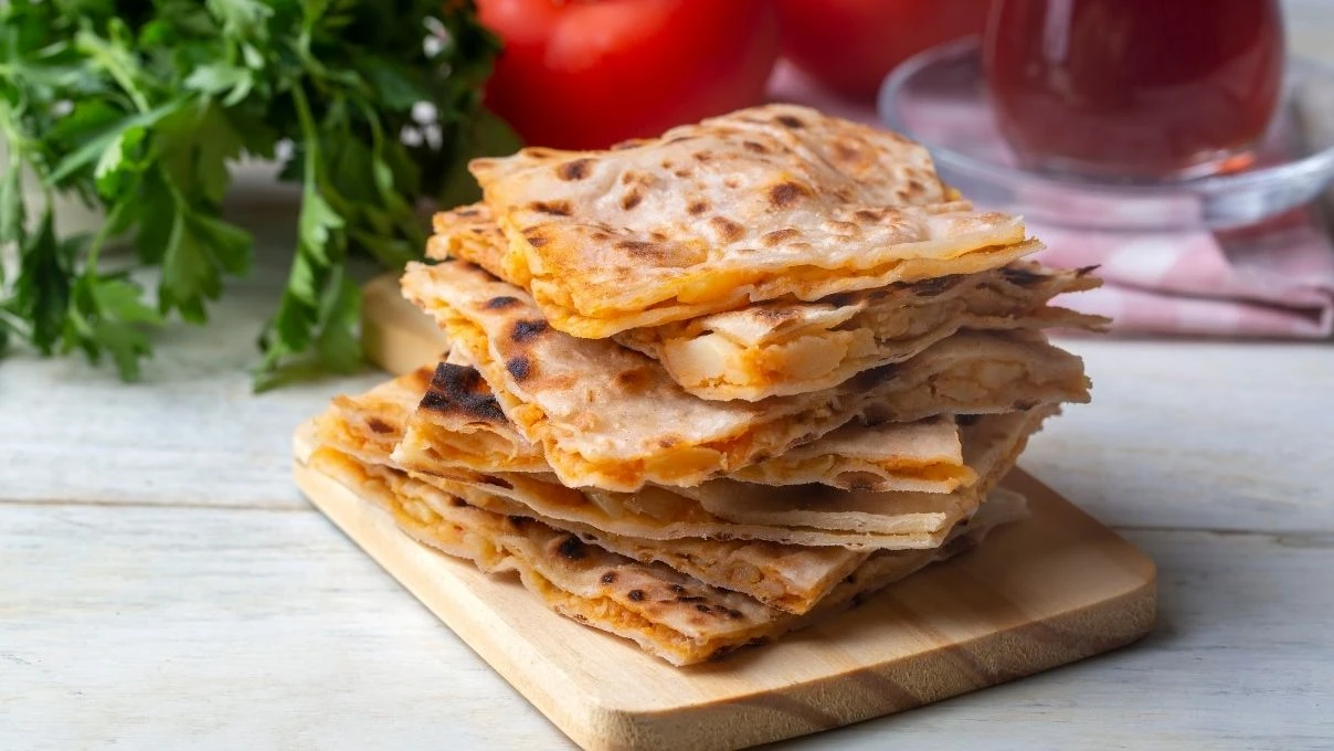 Sadece 3 dakikada pratik börek tarifi! Milföyü olan sahurda mutlaka denesin