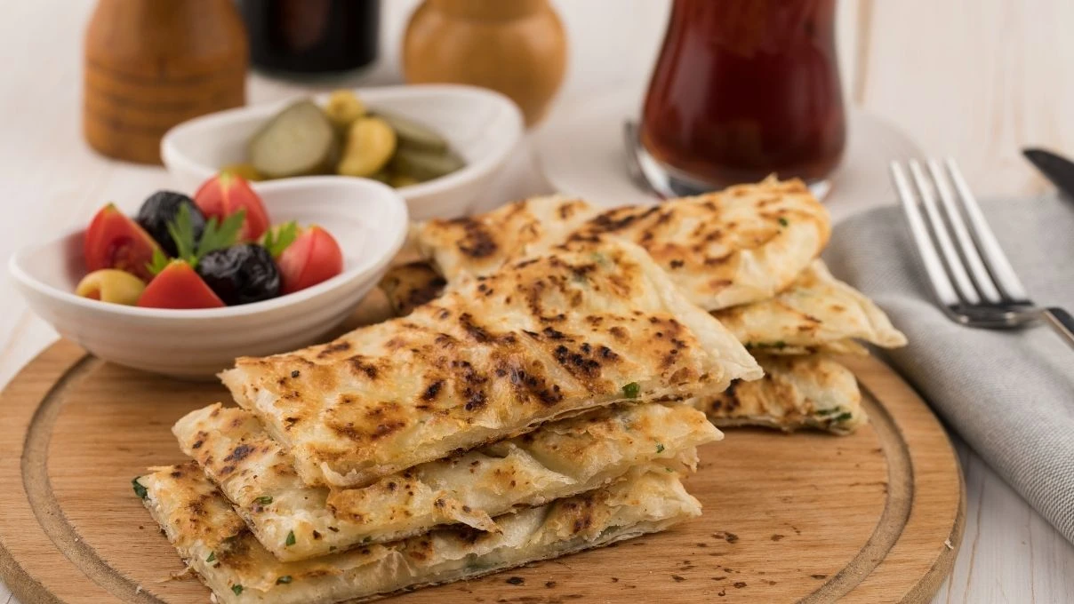 Sadece 3 dakikada pratik börek tarifi! Milföyü olan sahurda mutlaka denesin