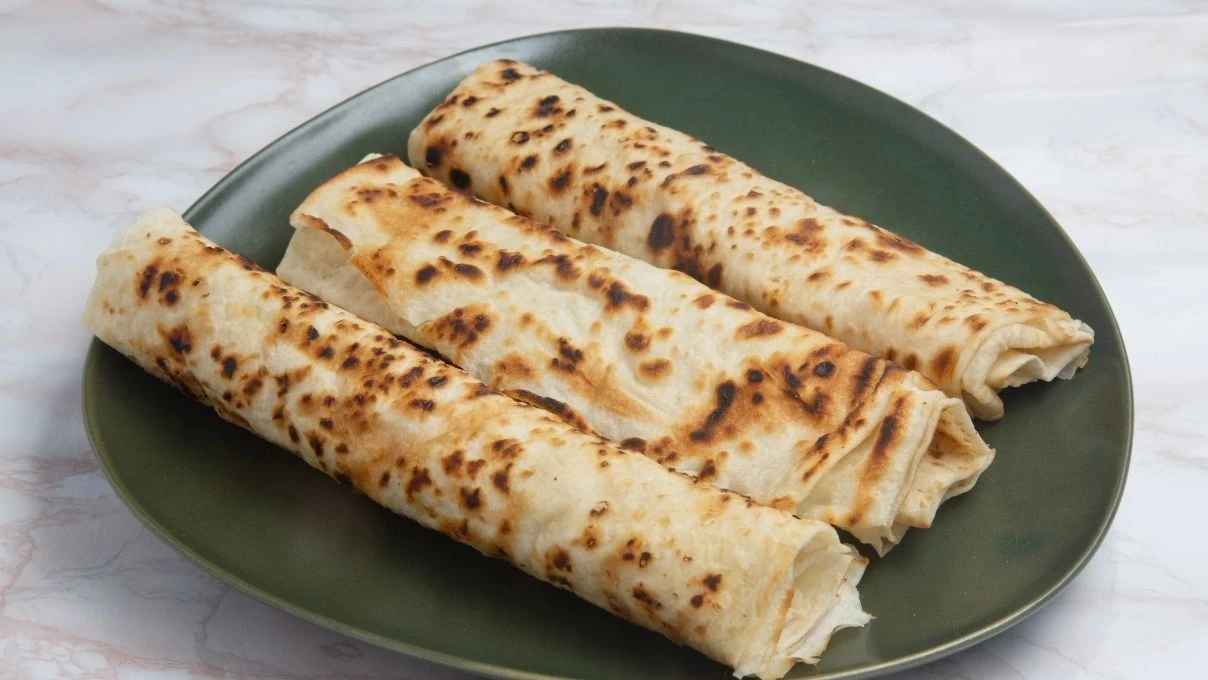 Sadece 3 dakikada pratik börek tarifi! Milföyü olan sahurda mutlaka denesin