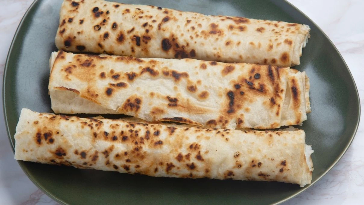 Sadece 3 dakikada pratik börek tarifi! Milföyü olan sahurda mutlaka denesin