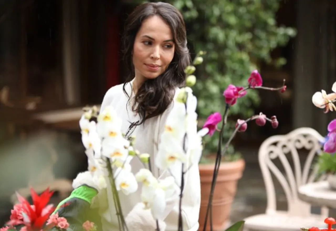 sahipsizlere veda eden esra ronabar sevdigim sensinde 3267626 202512011718 1