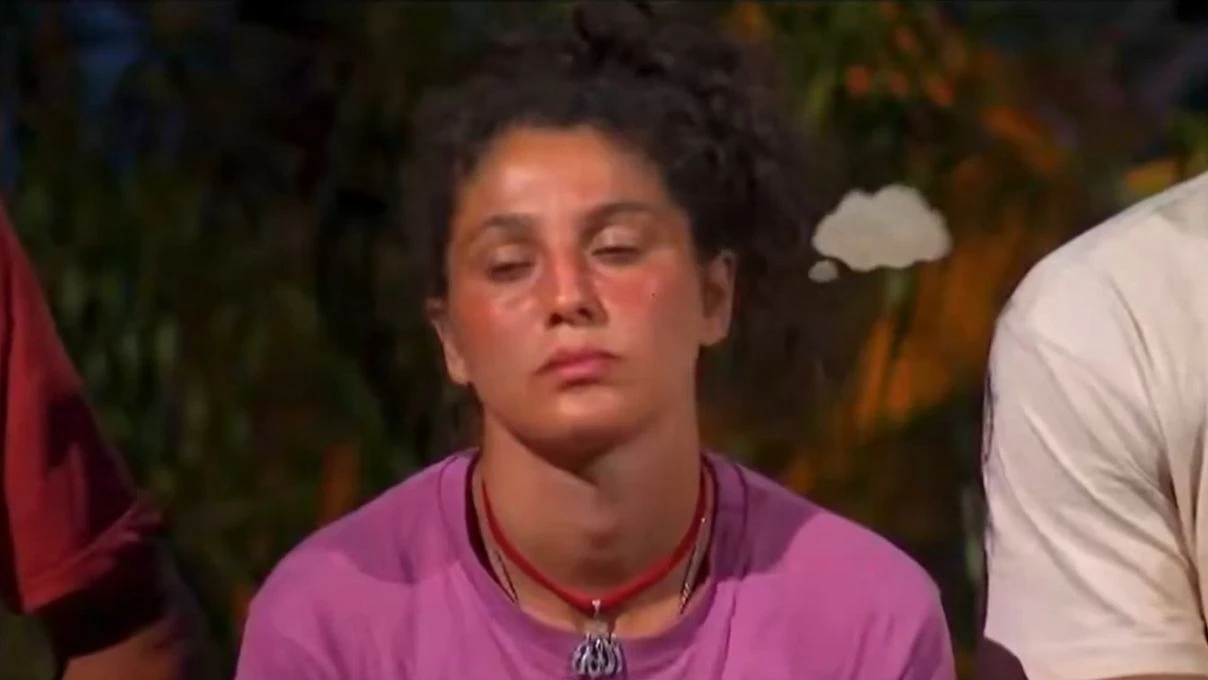 seren ay cetin konsey sirasinda uyuya kaldi