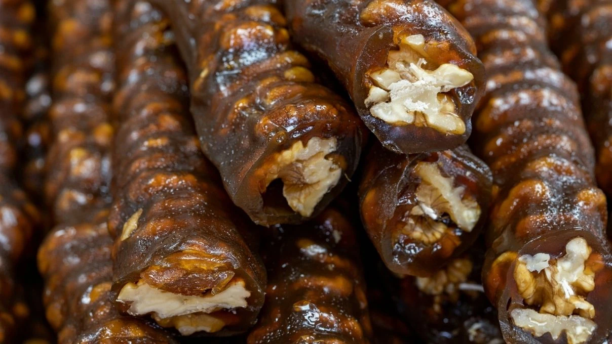 Kolları sıvayın evde cevizli sucuk yapıyoruz! Lezzeti dillere destan, iftardan sonra çayla