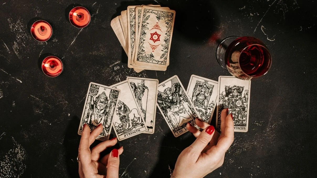 Günlük tarot kart açılımı 5 Şubat 2026! İçsel güç ve sessiz dönüm noktaları vurgulanıyor