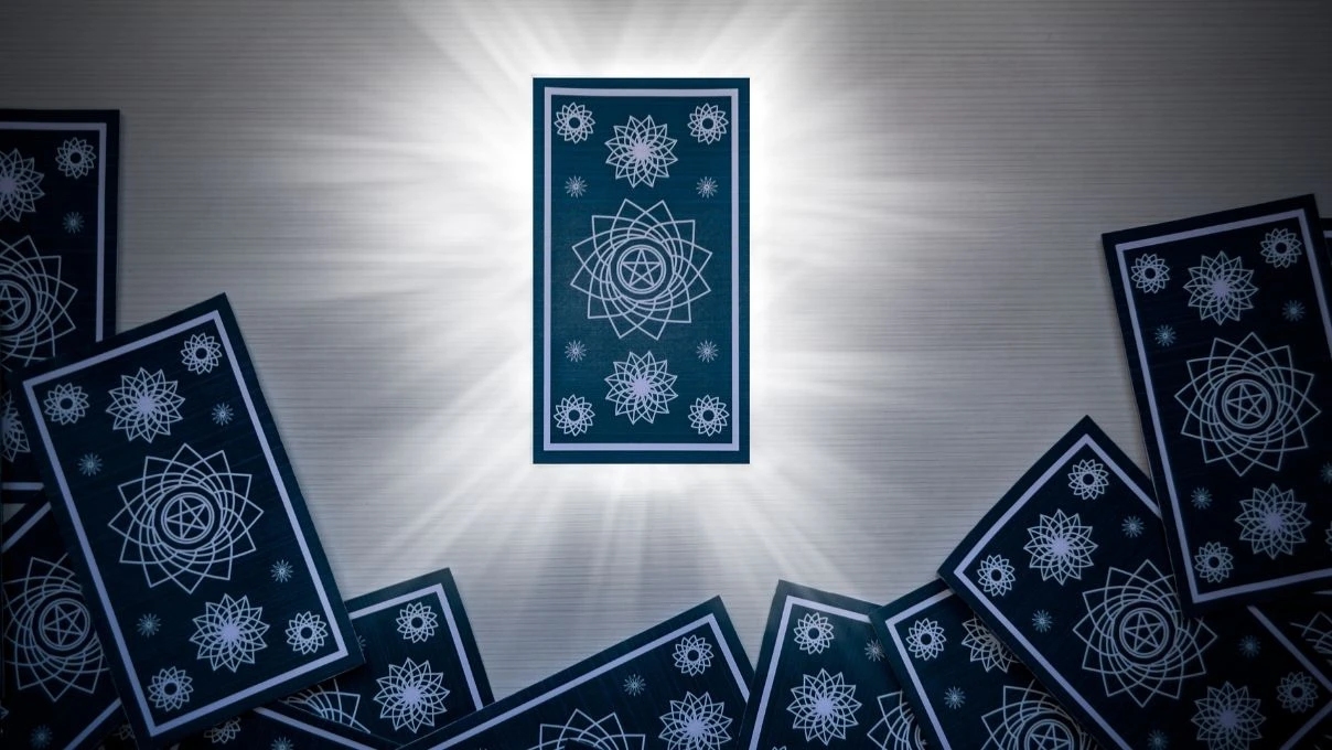 Günlük tarot kart açılımı 8 Şubat 2026! Hafta gürültü doluyken odak noktanız sakinlik olacak