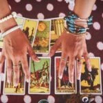 Günlük tarot kart açılımı 8 Şubat 2026! Hafta gürültü doluyken odak noktanız sakinlik olacak