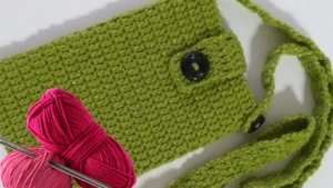 Tığ ve ince iplikle telefon kılıfı yapabilirsiniz