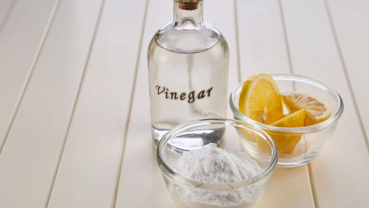 Temizlik sırasında kimyasal mı, limon sirke karbonat mı? Bu hatayı yapmayın! 