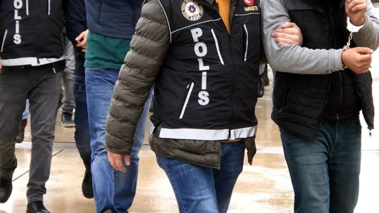 Hangi ünlüler yasaklı madde operasyonunda yakalandı? Murat Dalkılıç, Kaan Tangöze’ye ne oldu?