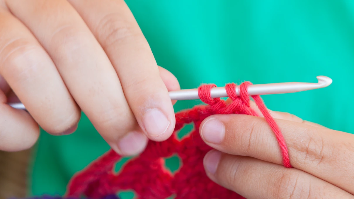 Tığ işi yastık kılıfı yeniden trend oluyor! El emeği ev dekorasyonunda öne çıkıyor 4 yastik kilifi 1