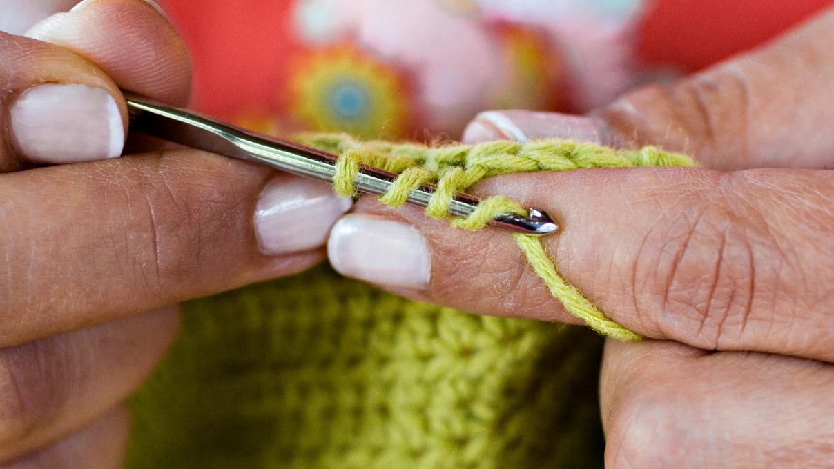 Tığ işi yastık kılıfı yeniden trend oluyor! El emeği ev dekorasyonunda öne çıkıyor 5 yastik kilifi 2