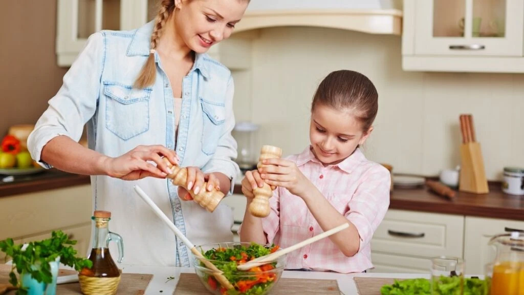 Duyunca çok şaşıracaksınız! Yemeğe tuz ne zaman atılmalı?