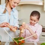 Duyunca çok şaşıracaksınız! Yemeğe tuz ne zaman atılmalı?