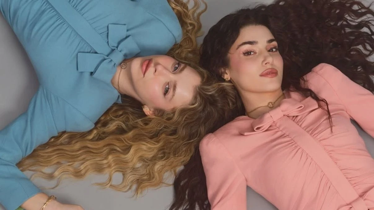 Hande Erçel ve Gamze Erçel’in fotoğrafları gündem oldu! Kız kardeşler güzellikleriyle dikkat çekti